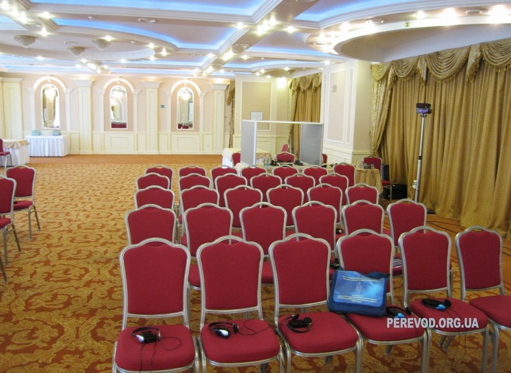размещение аппаратуры синхронного перевода для участников конференции в отеле Президент