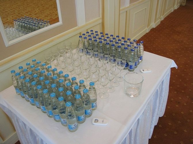 вода для участников конференции в отеле Президент