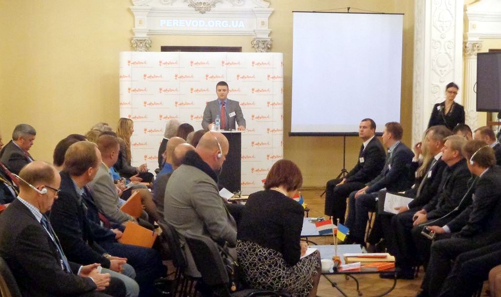 Синхронный перевод и конференция объеденили производителей иностранной и украинской продукции.