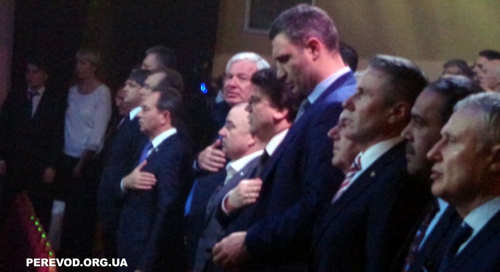 Кличко, Бубка, Суркис, Томенко и другие на исполнении гимна на 25й годовщины спорткомитета Украины