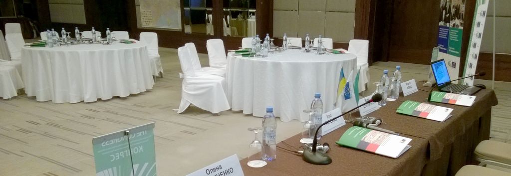 Готовность конференц-зала к семинару с синхронным переводом в Харькове
